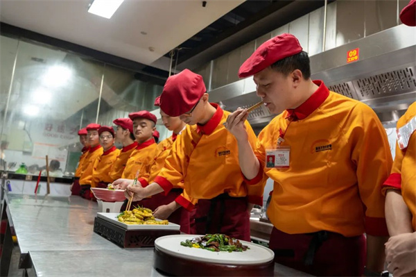 <a href=http://www.8881133.com target=_blank class=infotextkey>江西新東方烹飪學校</a>.jpg