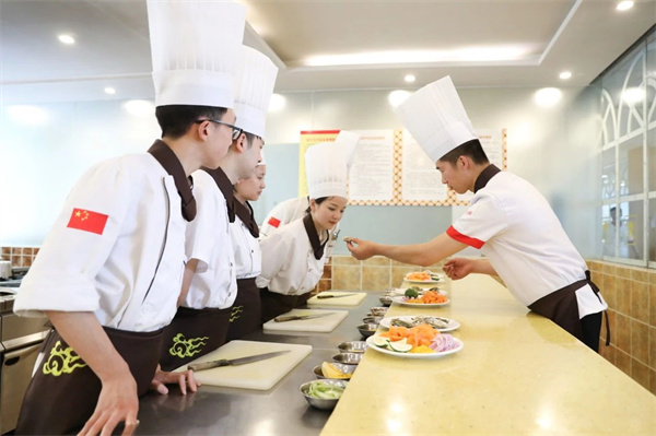 <a href=http://www.8881133.com target=_blank class=infotextkey>江西新東方烹飪學(xué)校</a>.jpg