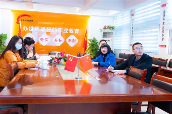 <a href=http://www.8881133.com target=_blank class=infotextkey>江西新東方烹飪學(xué)校</a>邀請江西衛(wèi)視主播來校.jpg