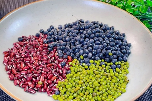 <a href=http://www.8881133.com target=_blank class=infotextkey>江西新東方烹飪學(xué)校</a>.jpg