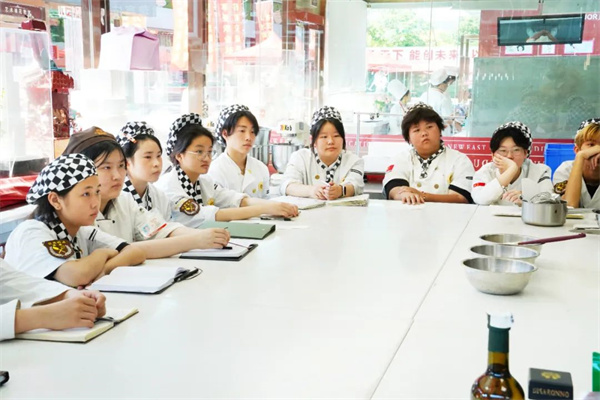 <a href=http://www.8881133.com target=_blank class=infotextkey>江西新東方烹飪學(xué)校</a>.jpg