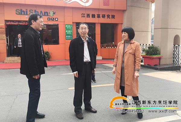 人社部領(lǐng)導(dǎo)蒞臨<a href=http://www.8881133.com target=_blank class=infotextkey><a href=http://www.8881133.com target=_blank class=infotextkey>江西新東方烹飪學(xué)院</a></a>調(diào)研