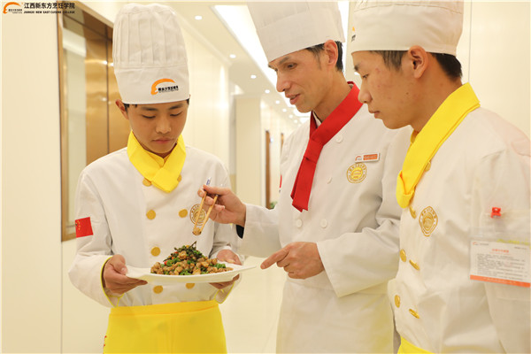 <a href=http://www.8881133.com target=_blank class=infotextkey>江西新東方烹飪學院</a>.jpg