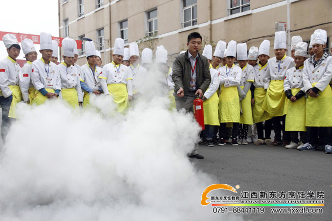 ������ȫ�oС����������δȻ����(chu��ng)��ƽ��У�@