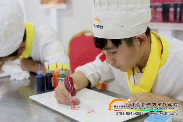 江西省民政廳副廳長參觀<a href=http://www.8881133.com _fcksavedurl=http://www.8881133.com target=_blank class=infotextkey><a href=http://www.8881133.com target=_blank class=infotextkey>江西新東方烹飪學(xué)院</a></a>