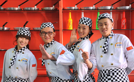 <a href=http://www.8881133.com _fcksavedurl=http://www.8881133.com target=_blank><a href=http://www.8881133.com target=_blank class=infotextkey>江西新東方烹飪學(xué)校</a></a>.jpg