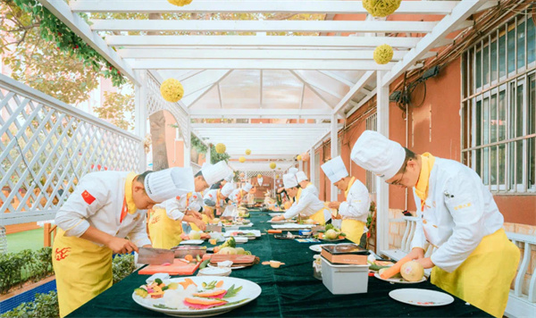 <a href=http://www.8881133.com target=_blank class=infotextkey>江西新東方烹飪學校</a>