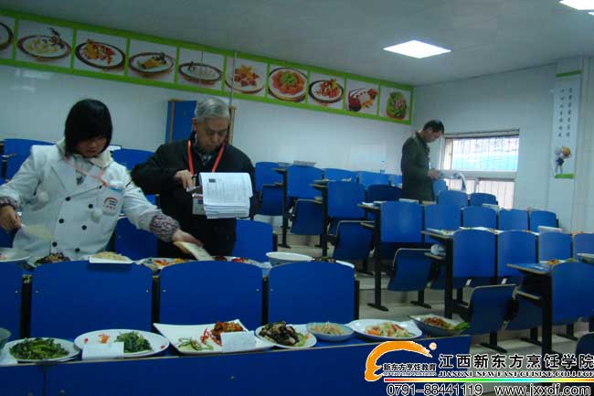 <a href=http://www.8881133.com target=_blank class=infotextkey>江西新東方烹飪學(xué)院</a>考核