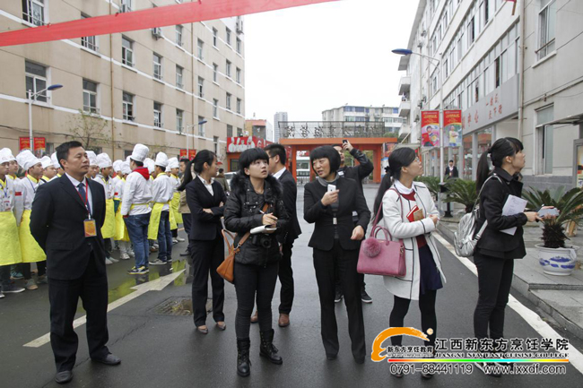 �gӭ�����|����W(xu��)У����Ժ���^����