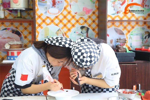 <a href=http://www.8881133.com target=_blank class=infotextkey>江西新東方烹飪學校</a>.jpg