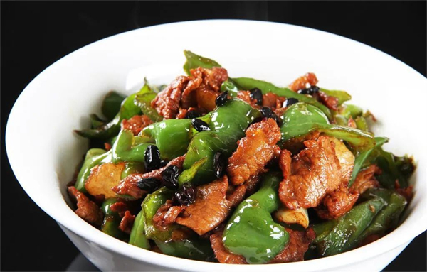 <a href=http://www.8881133.com target=_blank class=infotextkey>江西新東方烹飪學(xué)校</a>暑期班興趣班.jpg