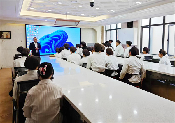 <a href=http://www.8881133.com target=_blank class=infotextkey>江西新東方烹飪學(xué)校</a>名企宣講會.jpg