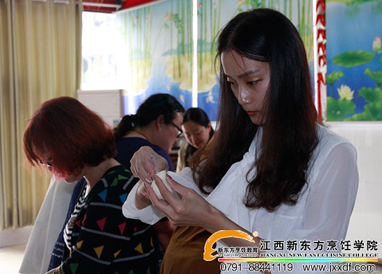 <a href=http://www.8881133.com target=_blank class=infotextkey>江西新東方烹飪學(xué)校</a>.jpg