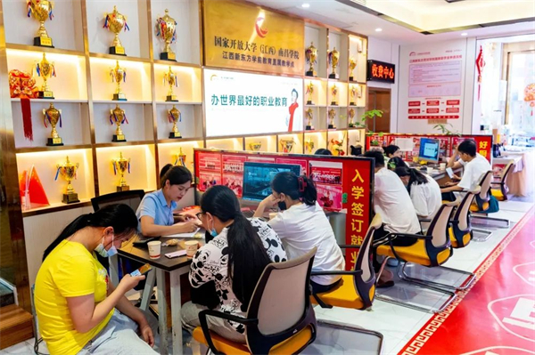 <a href=http://www.8881133.com target=_blank class=infotextkey>江西新東方烹飪學(xué)院</a>秋季招生火熱進(jìn)行中.jpg