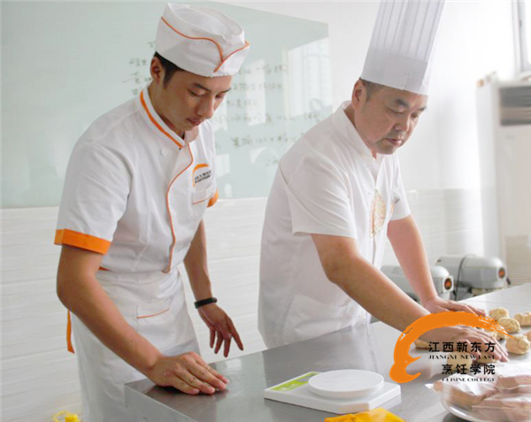 學(xué)習(xí)中的金程芳