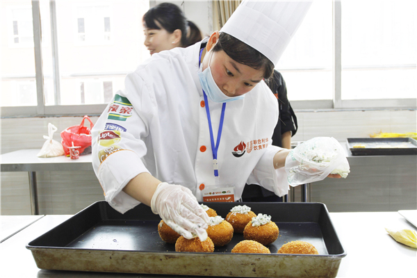 第八屆全國烹飪技能競賽在江西新東方學(xué)院隆重舉行.jpg