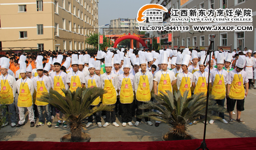 首屆“新東方杯”烹飪技能大賽參賽選手
