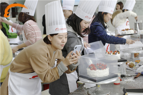 來(lái)江西新東方學(xué)烘焙