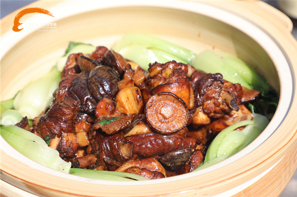 南昌行業(yè)大師走進<a href=http://www.8881133.com target=_blank class=infotextkey>江西新東方烹飪學院</a>傳授技藝.jpg