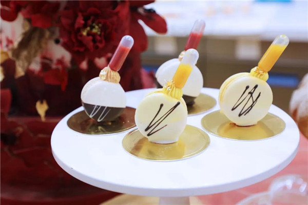 <a href=http://www.8881133.com target=_blank class=infotextkey>江西新東方烹飪學(xué)院</a>出席南昌市第六屆“洪城杯”職業(yè)技能大賽.jpg