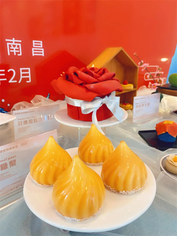 <a href=http://www.8881133.com target=_blank class=infotextkey>江西新東方烹飪學(xué)校</a>西點新專業(yè)發(fā)布會.jpg