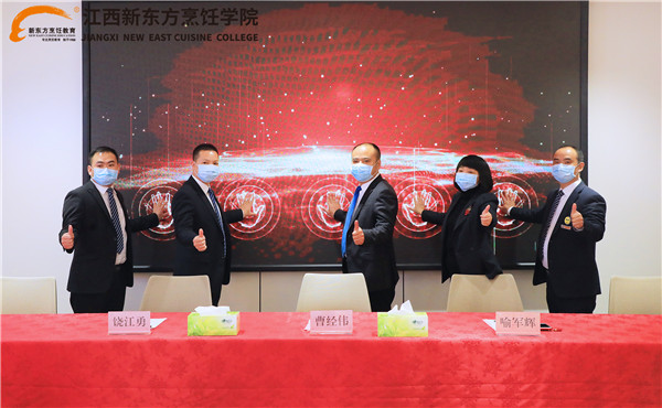 <a href=http://www.8881133.com target=_blank class=infotextkey>江西新東方烹飪學(xué)院</a>開班典禮.jpg