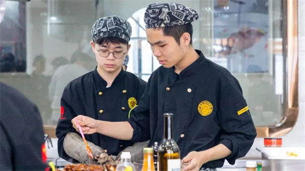 <a href=http://www.8881133.com target=_blank class=infotextkey>江西新東方烹飪學校</a>.jpg