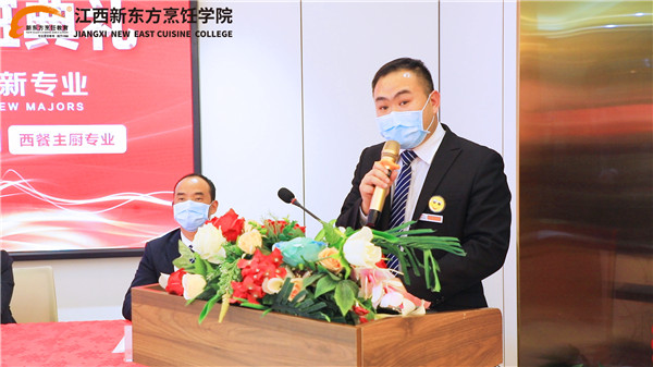<a href=http://www.8881133.com target=_blank class=infotextkey>江西新東方烹飪學(xué)院</a>開班典禮.jpg