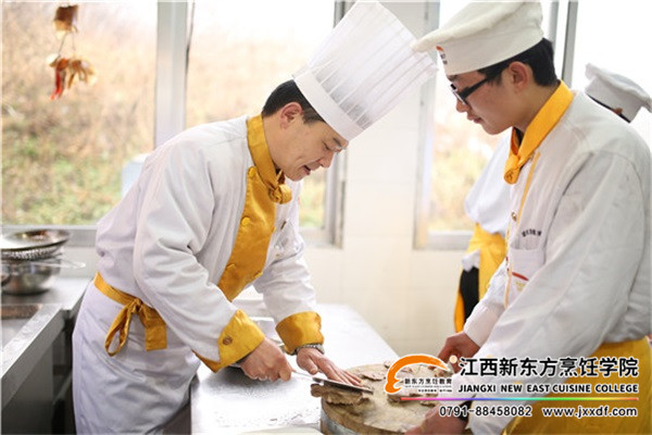 學(xué)廚師很賺錢(qián)快來(lái)<a href=http://www.8881133.com target=_blank class=infotextkey>江西新東方烹飪學(xué)院</a>.jpg