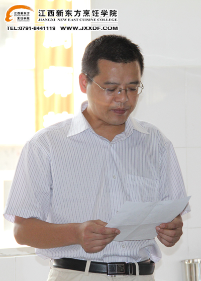 <a href=http://www.8881133.com target=_blank class=infotextkey>江西新東方烹飪學(xué)院</a>許院長(zhǎng)在大廚啟動(dòng)儀式上發(fā)表講話~副本.jpg