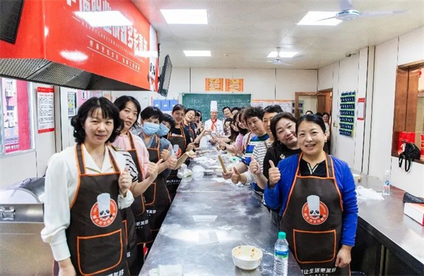 <a href=http://www.8881133.com target=_blank class=infotextkey>江西新東方烹飪學(xué)校</a>.jpg