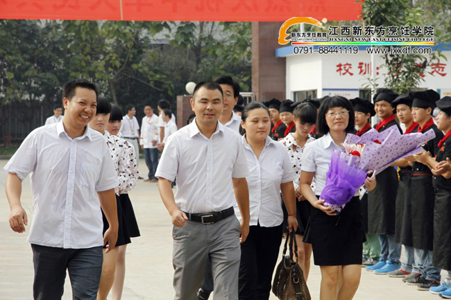 �W(xu��)�T���(du��)�gӭУ�I(l��ng)��(d��o)���(ch��ng)