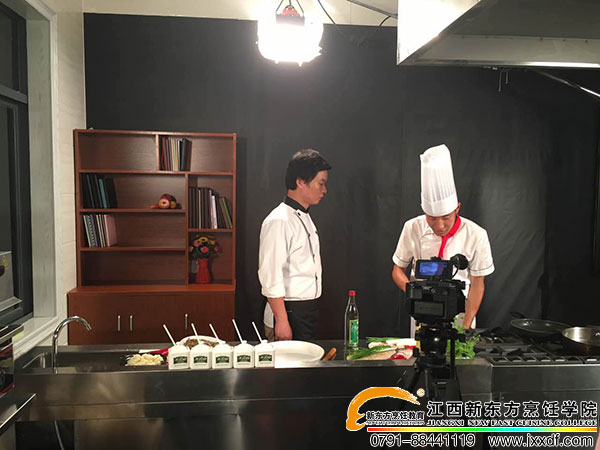 <a href=http://www.8881133.com target=_blank class=infotextkey>江西新東方烹飪學(xué)校</a>.jpg