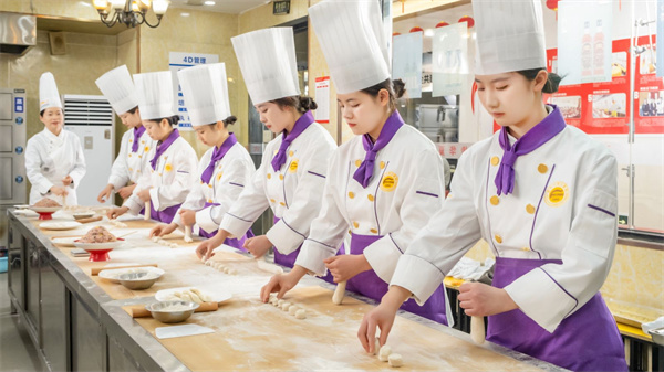 <a href=http://www.8881133.com target=_blank class=infotextkey>江西新東方烹飪學校</a>.jpg