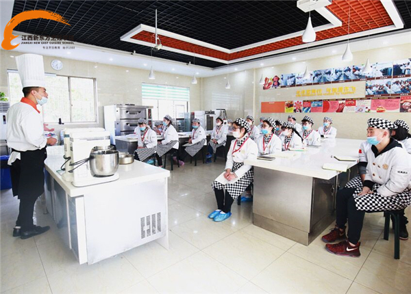學(xué)西點(diǎn)去<a href=http://www.8881133.com target=_blank class=infotextkey>江西新東方烹飪學(xué)院</a>.jpg