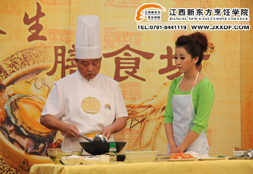 <a href=http://www.8881133.com target=_blank class=infotextkey>江西新東方烹飪學院</a>涂序鳳大師拍攝《養(yǎng)生膳食坊》~副本.jpg