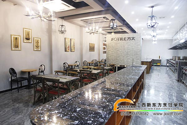 我院西餐實訓(xùn)教室