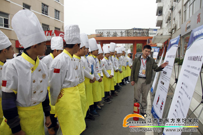 ������ȫ�oС����������δȻ����(chu��ng)��ƽ��У�@