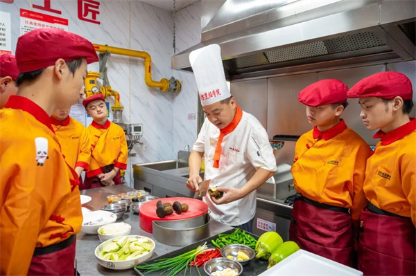 <a href=http://www.8881133.com target=_blank class=infotextkey>江西新東方烹飪學校</a>.jpg