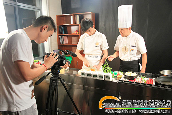 <a href=http://www.8881133.com target=_blank class=infotextkey>江西新東方烹飪學(xué)校</a>.jpg