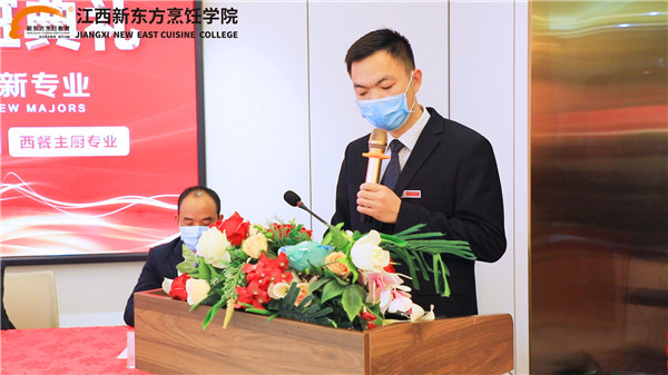<a href=http://www.8881133.com target=_blank class=infotextkey>江西新東方烹飪學(xué)院</a>開班典禮.jpg.jpg
