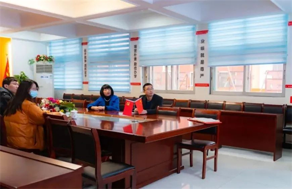 <a href=http://www.8881133.com target=_blank class=infotextkey>江西新東方烹飪學(xué)校</a>邀請江西衛(wèi)視主播來校.jpg