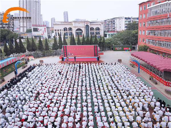 <a href=http://www.8881133.com target=_blank class=infotextkey>江西新東方烹飪學(xué)院</a>感恩教育分享報告會.jpg