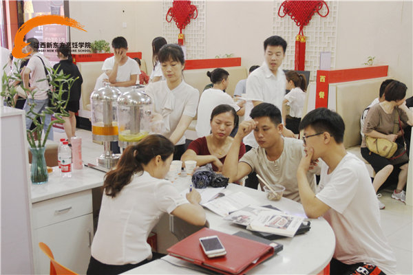 江西新東方迎來報名潮.jpg