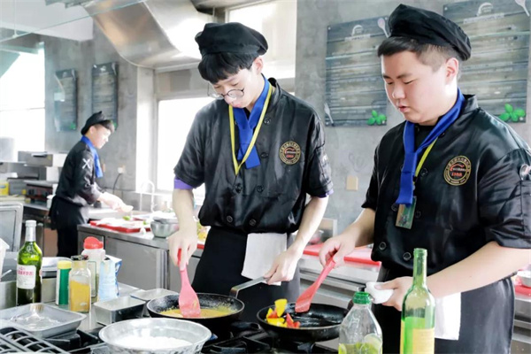 學(xué)西餐技術(shù)就到<a href=http://www.8881133.com target=_blank class=infotextkey>江西新東方烹飪學(xué)校</a>.jpg