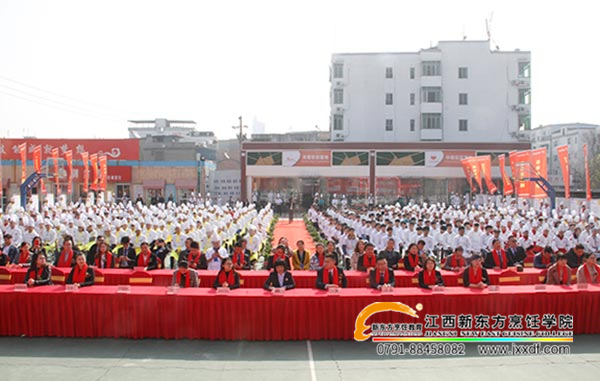 多家企業(yè)代表參加此次簽約儀式