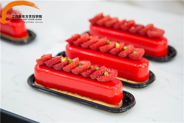 <a href=http://www.8881133.com target=_blank class=infotextkey>江西新東方烹飪學(xué)院</a>西點(diǎn)作品.jpg