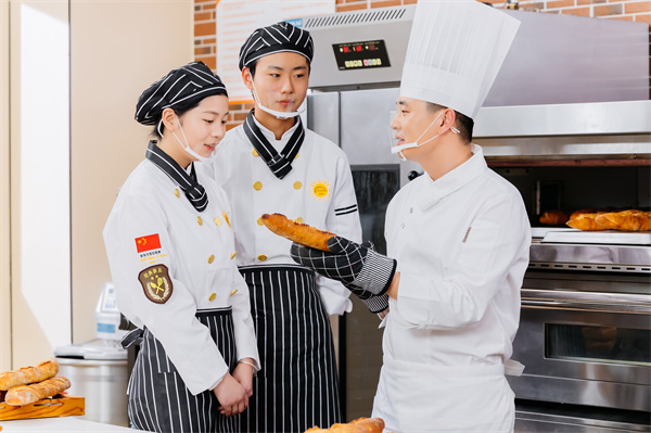 <a href=http://www.8881133.com target=_blank class=infotextkey>江西新東方烹飪學(xué)校</a>.jpg