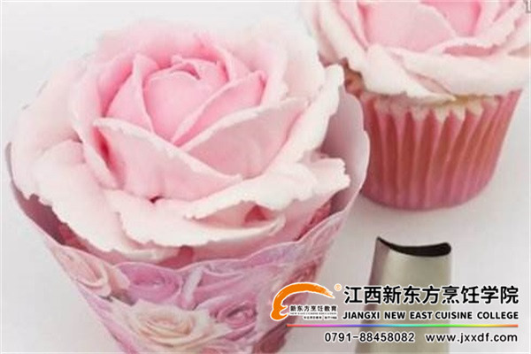 學(xué)西點(diǎn)必須學(xué)裱花.jpg
