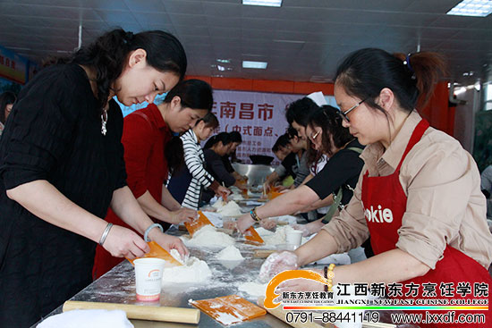 <a href=http://www.8881133.com target=_blank class=infotextkey>江西新東方烹飪學(xué)校</a>.jpg